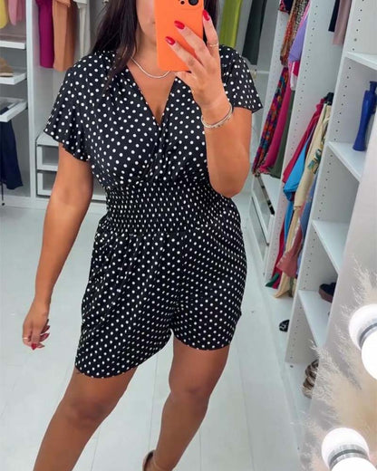 Lässiger kurzarm-jumpsuit mit v-ausschnitt und polka-dot-print