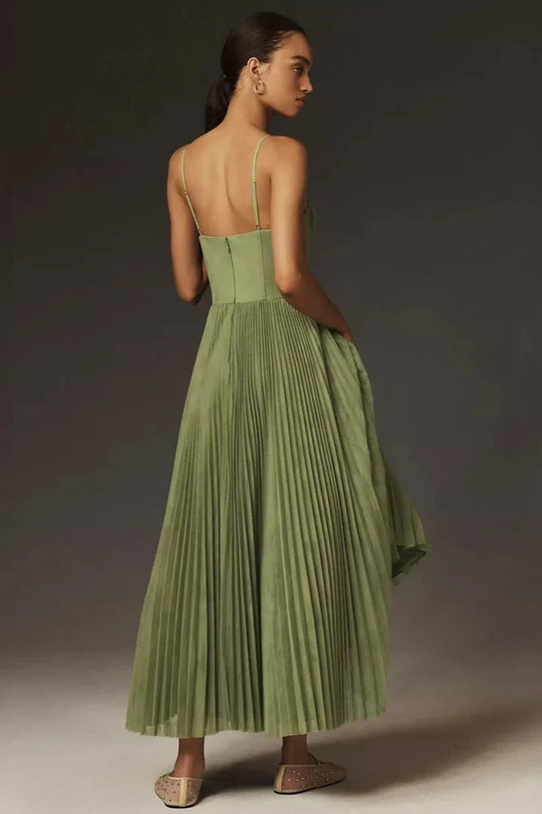 Claire™ – Plissiertes Tüllkleid mit asymmetrischem Drapé
